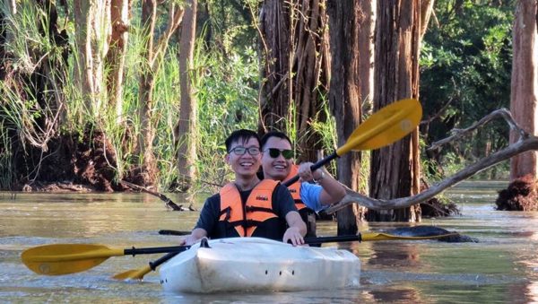 Kayak sur le Mekong e1541489804201 1